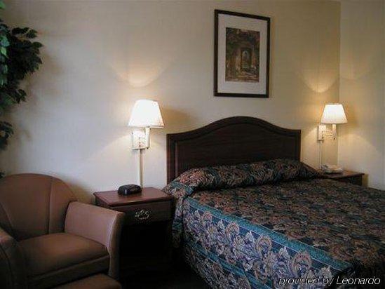 Intown Suites Extended Stay Dallas Tx - Garland Room photo